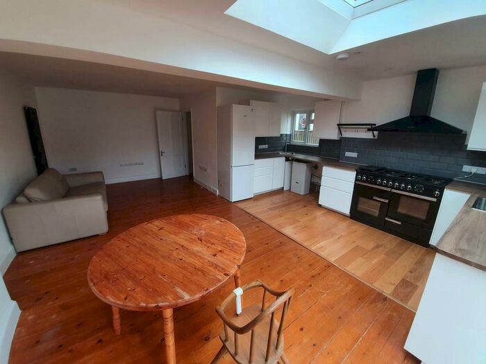 3 Bedroom Semi-Detached House To Rent In Morrell Avenue, Oxford, OX4