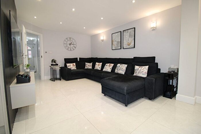 4 Bedroom Semi Detached House To Rent In Westmacott Drive, TW14