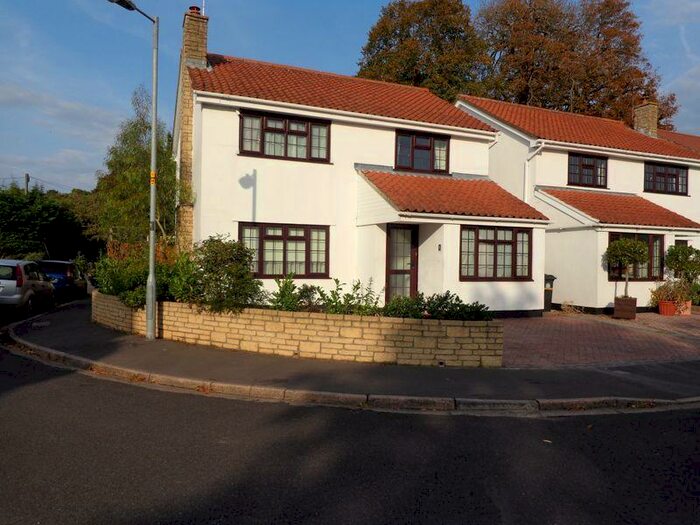 4 Bedroom Detached House To Rent In Priory Gardens, Bristol, BS11