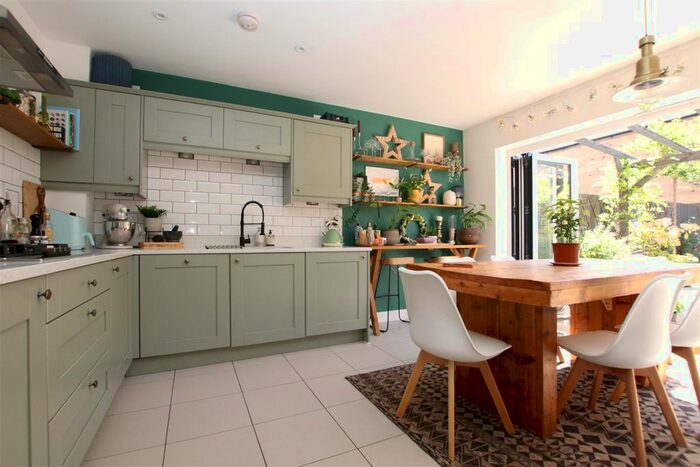 4 Bedroom Property To Rent In Mulberry Way, Bath, BA2