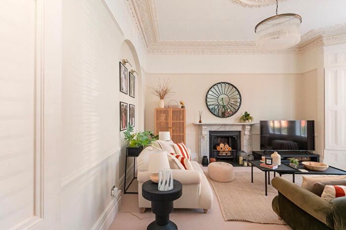 2 Bedroom Flat For Sale In Osborne Road, Clifton, BS8