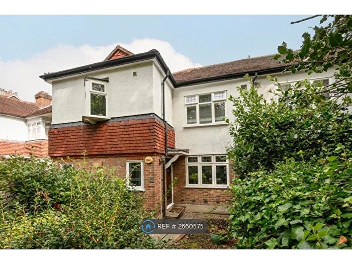 2 Bedroom Maisonette To Rent In Pixham Close, London, SW19
