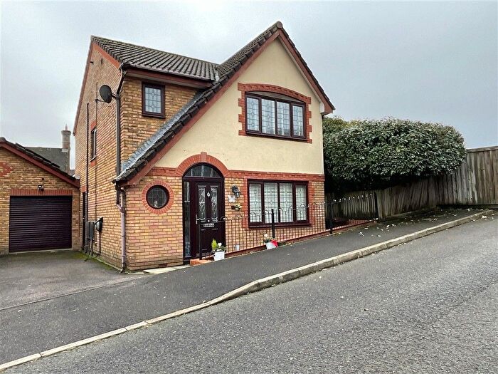 3 Bedroom Detached House For Sale In Pipit Meadow, Uckfield, East Sussex, TN22