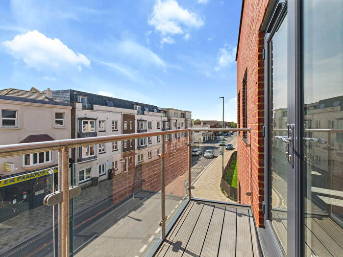 1 Bedroom Flat To Rent In Albert Road, Littlehampton, BN17