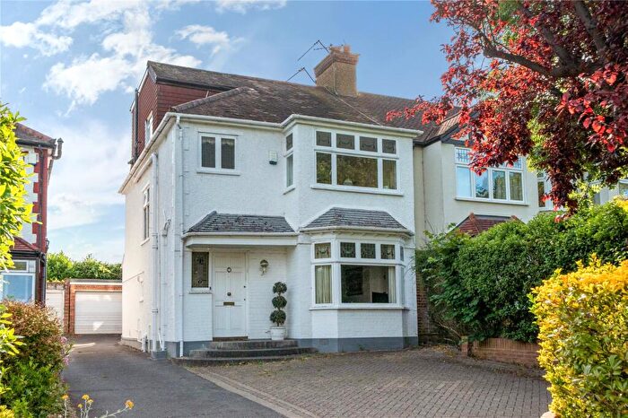 4 Bedroom Semi Detached House For Sale In Park Avenue, Enfield, EN1