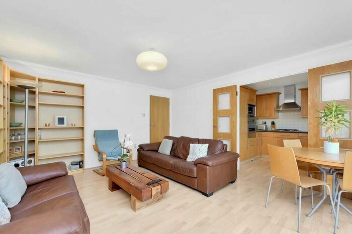 2 Bedroom Flat To Rent In Green Lanes, London, N4