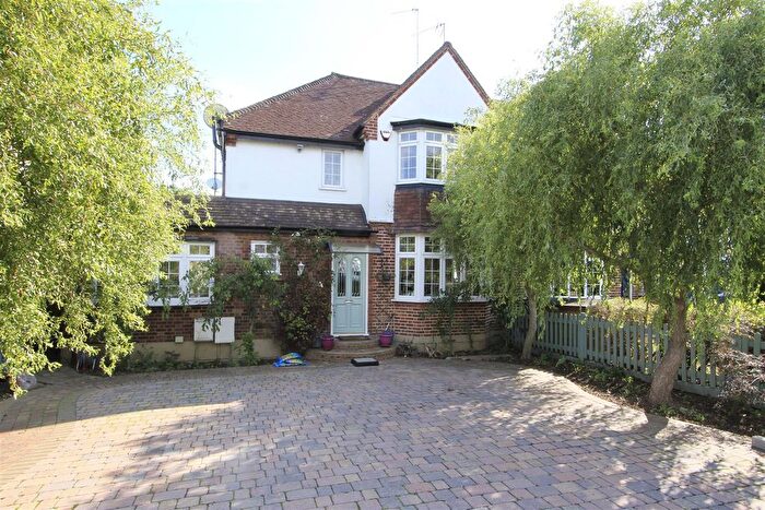3 Bedroom Semi-Detached House For Sale In Swakeleys Road, Ickenham, UB10