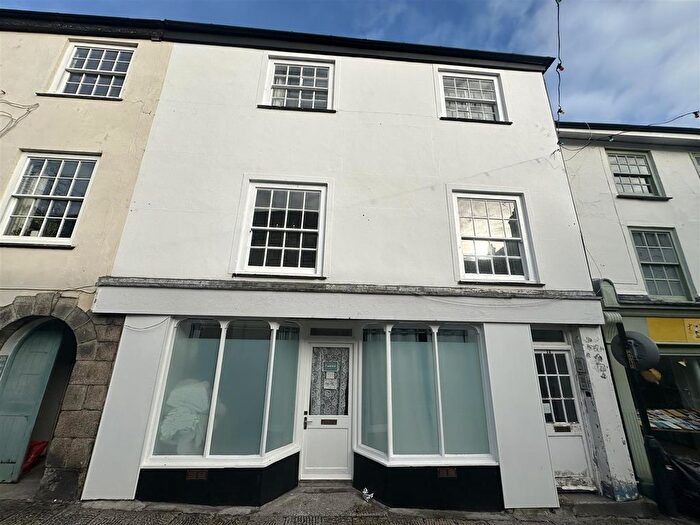 1 Bedroom Flat For Sale In Lower Market Street, Penryn, TR10
