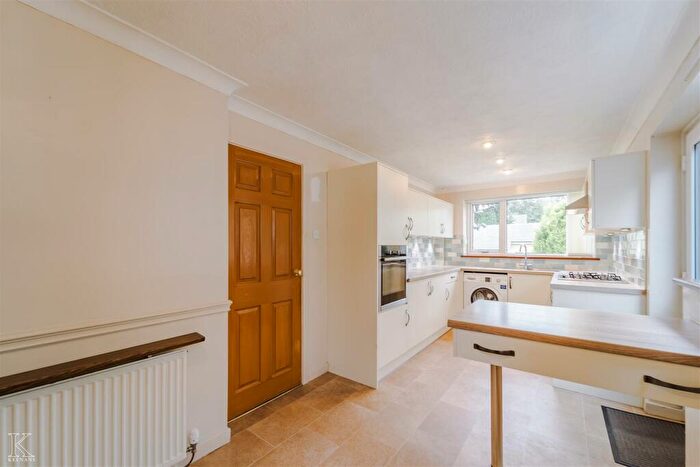 2 Bedroom Semi-Detached Bungalow For Sale In Sunnybank Close, Rossendale, BB4