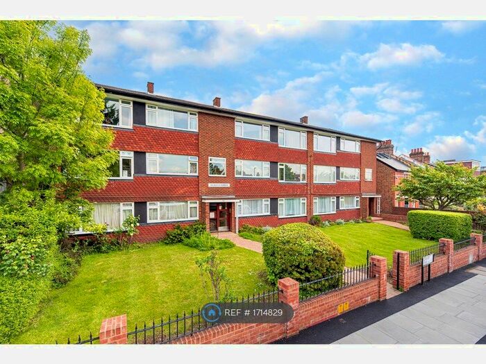 2 Bedroom Flat To Rent In Durham Lodge, London, SW20