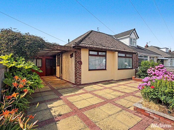 2 Bedroom Semi-detached Bungalow For Sale In Heathview Close, Widnes, WA8
