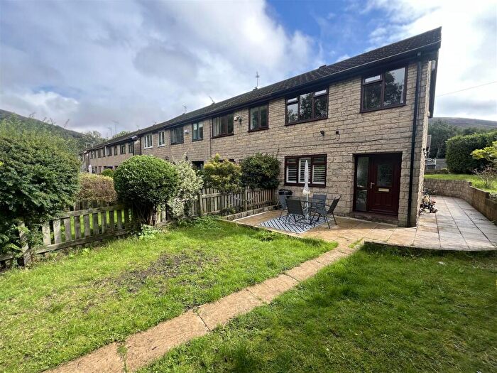 3 Bedroom End Of Terrace House For Sale In Buckton Vale Mews, Carrbrook, Stalybridge, SK15