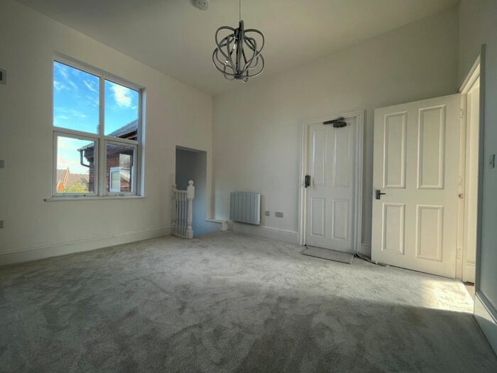 4 Bedroom Flat To Rent In Flats -, Walsworth Road, Hitchin, Hertfordshire, SG4