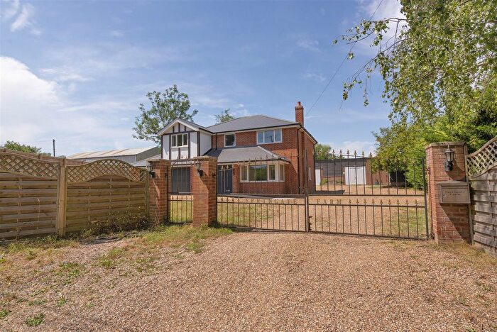 4 Bedroom Detached House For Sale In Broadwater Road, West Malling, ME19