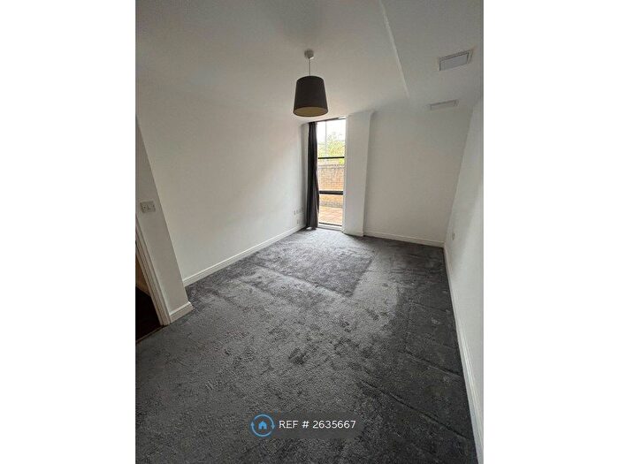1 Bedroom Flat To Rent In Town Meadow, Brentford, TW8