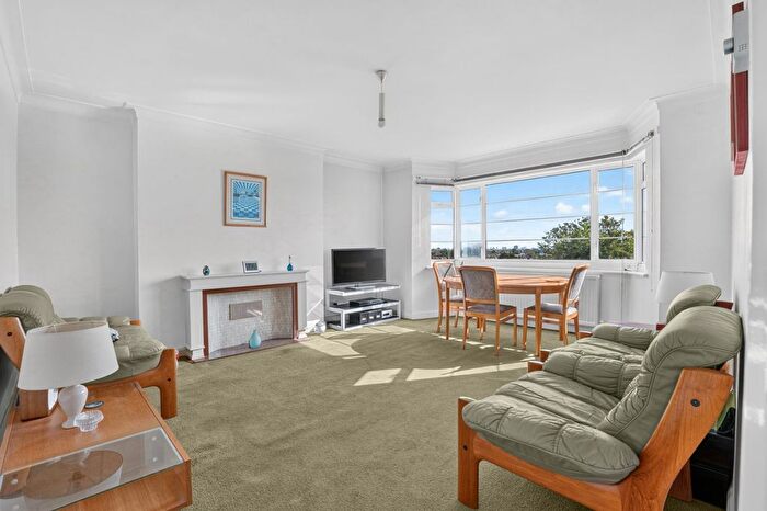 2 Bedroom Flat For Sale In Deanhill Court, Upper Richmond Road West, SW14