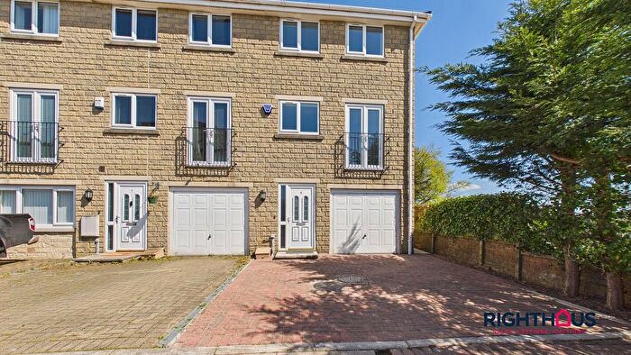 4 Bedroom Terraced House For Sale In Cypress Court, Shelf, HX3