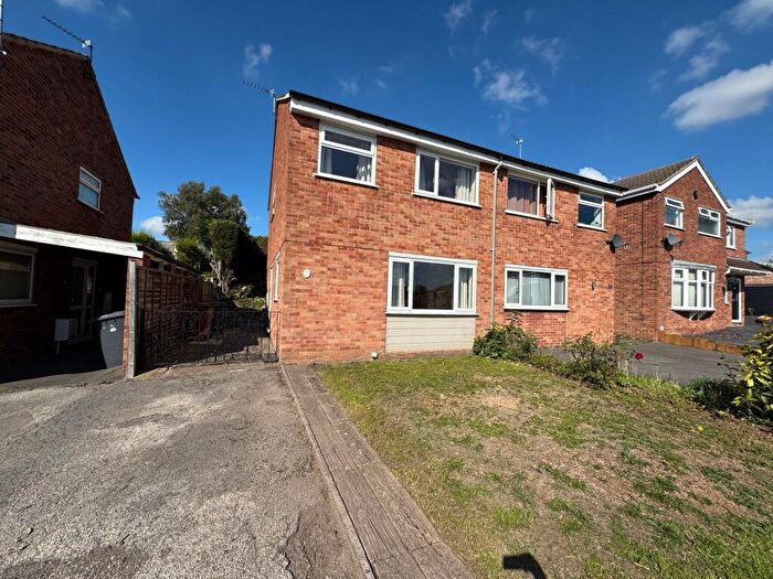 3 Bedroom Semi-Detached House For Sale In Tudor Way, Newhall, DE11