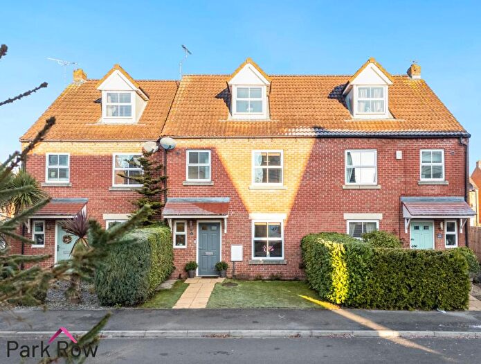 4 Bedroom Town House For Sale In Pasture View, Sherburn In Elmet, Leeds, LS25