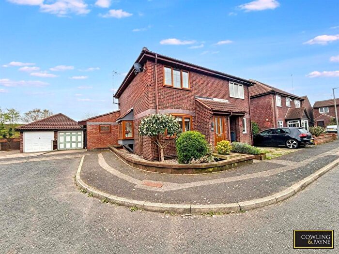 2 Bedroom Semi-Detached House For Sale In Kenley Close, Wickford, SS11