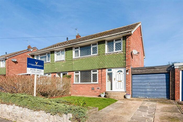 3 Bedroom Semi Detached House For Sale In Hurst Green Close, Cowplain, PO8