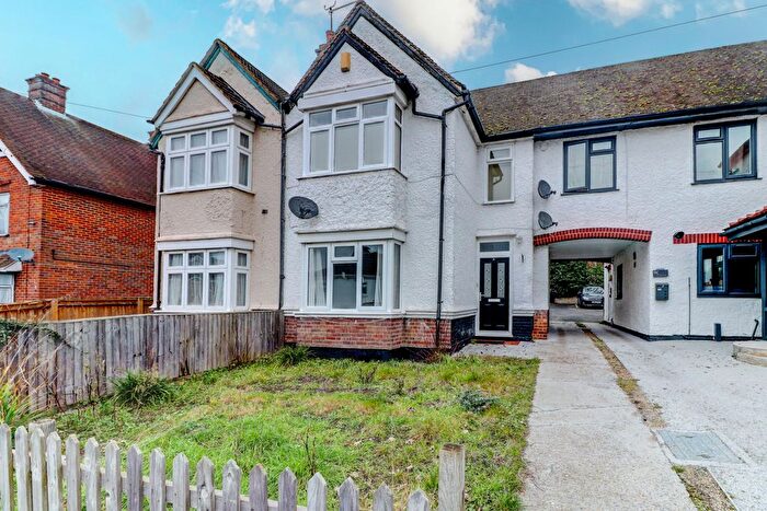 1 Bedroom Flat For Sale In Clarendon Road, High Wycombe, Buckinghamshire, HP13