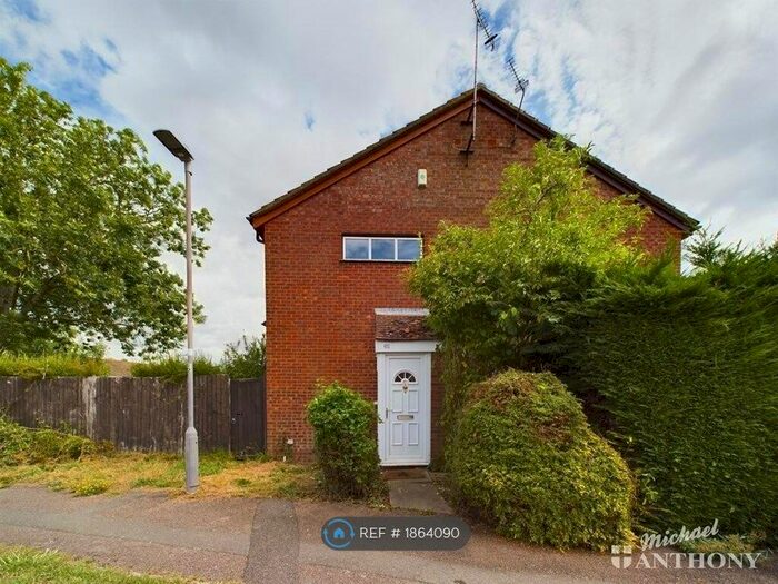 1 Bedroom End Of Terrace House To Rent In Orwell Drive, Aylesbury, HP21