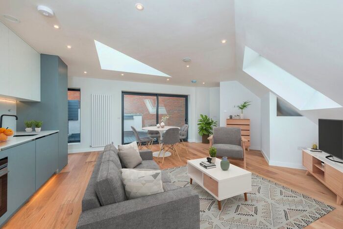 3 Bedroom Semi-Detached House To Rent In Waterloo Place, Richmond, TW9