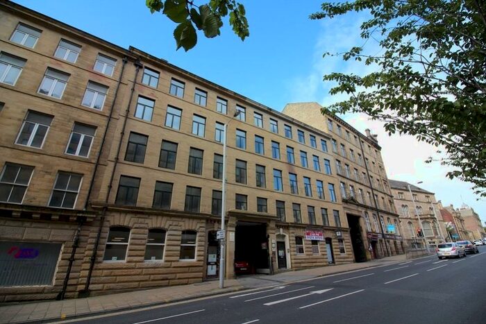 Studio To Rent In Hennymoor House, - Manor Row, Bradford, BD1