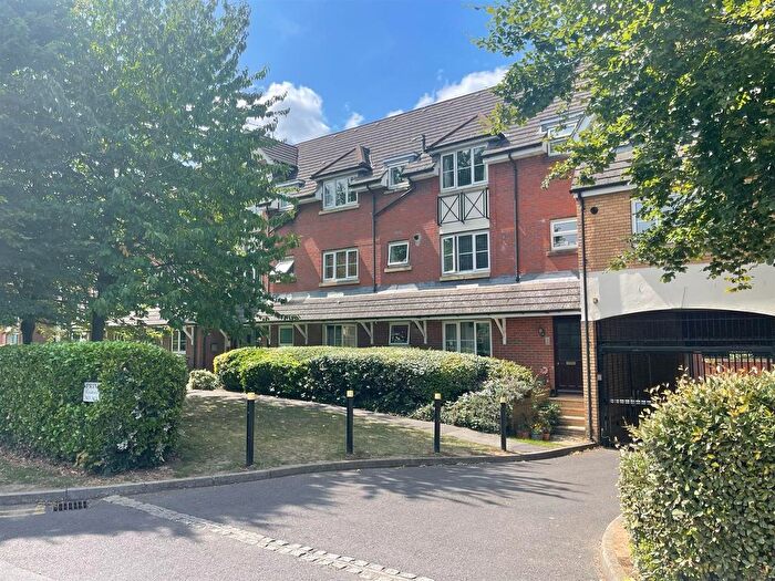 1 Bedroom Flat To Rent In Burnham Heights, Goldsworthy Way, Burnham, SL1