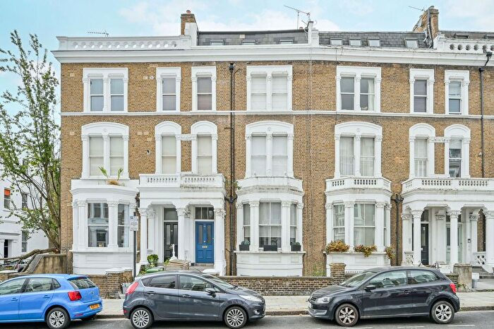 2 Bedroom Flat To Rent In Sinclair Road, Brook Green, London, W14