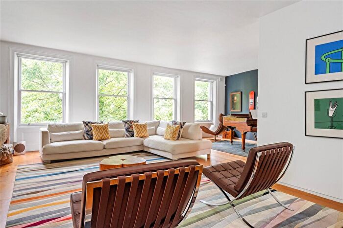 3 Bedroom Duplex For Sale In Upper Street, Islington, London, N1