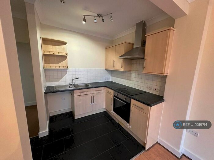 2 Bedroom Flat To Rent In Winchester Road, Southampton, SO16