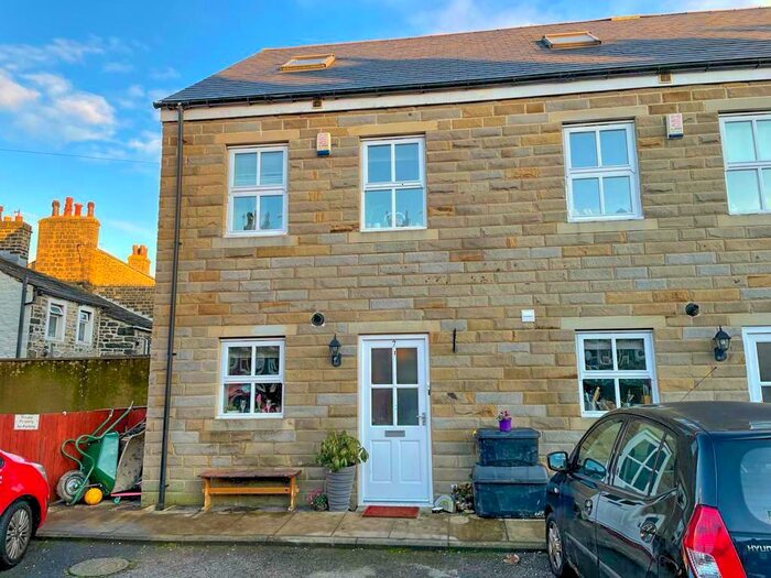 3 Bedroom Semi-Detached House To Rent In Mill Field Court, Silsden, BD20