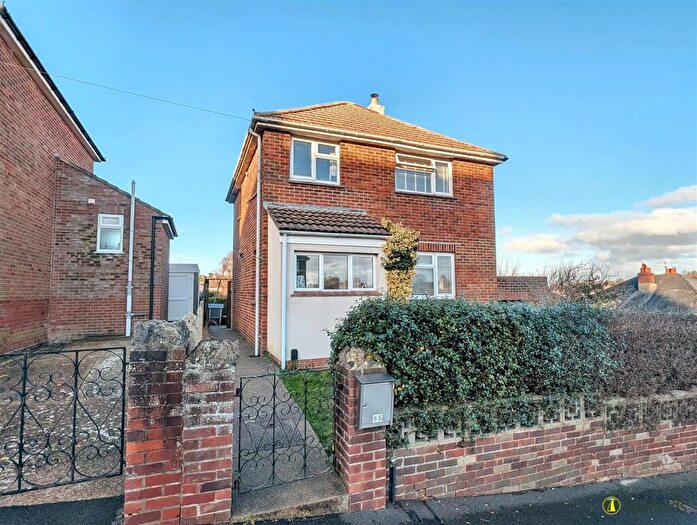 3 Bedroom Detached House For Sale In Longmead Road, Ryde, PO33