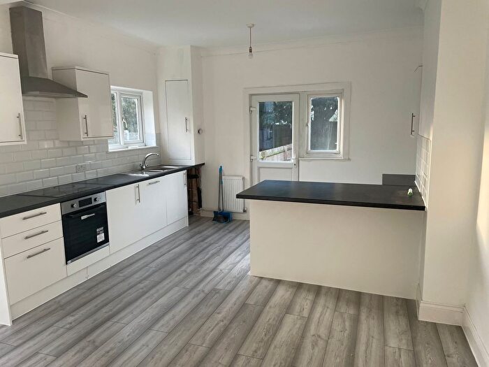 3 Bedroom Flat To Rent In Ditton Court Road, Westcliff On Sea, SS0