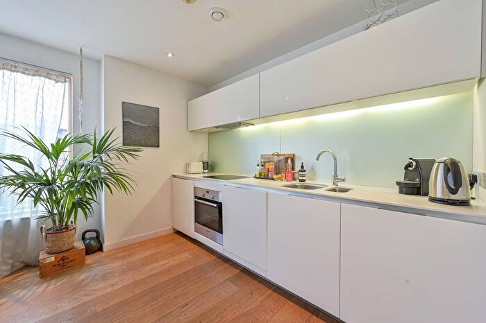 1 Bedroom Flat To Rent In Hardwicks Square, Wandsworth, London, SW18