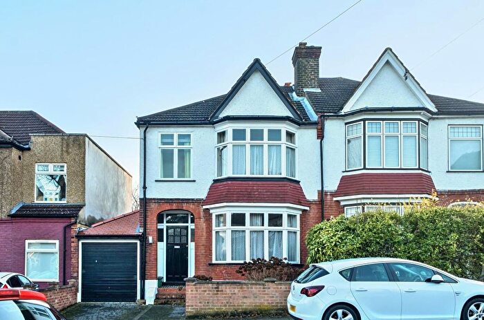 3 Bedroom Semi Detached House For Sale In Casslee Road, London, SE6