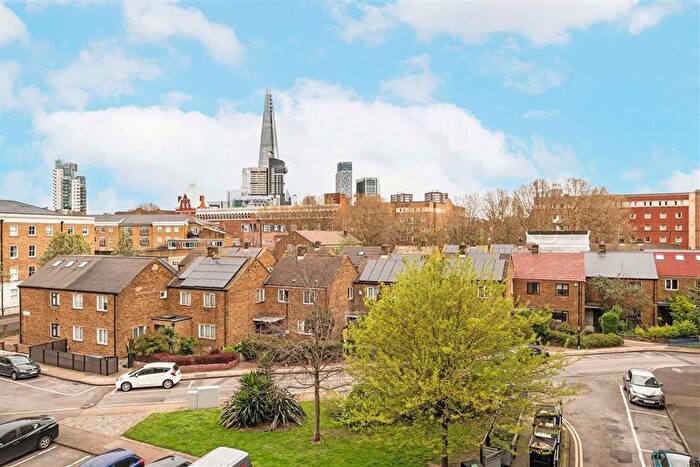 3 Bedroom Detached House For Sale In Burbage Close, London Bridge, SE1