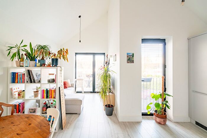 1 Bedroom Flat For Sale In Lombard Place, Brook Hill, Southville, Bristol, BS3