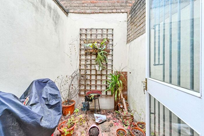 1 Bedroom Flat To Rent In Newington Green Road, Mildmay, London, N1