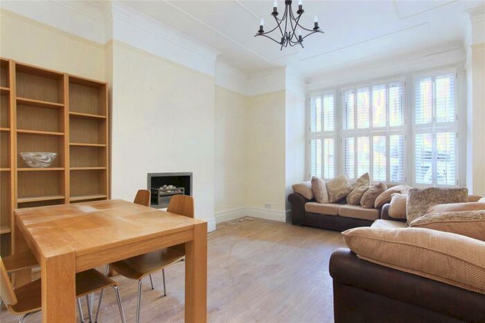 2 Bedroom Flat To Rent In Cavendish Road, Clapham South, London, SW12