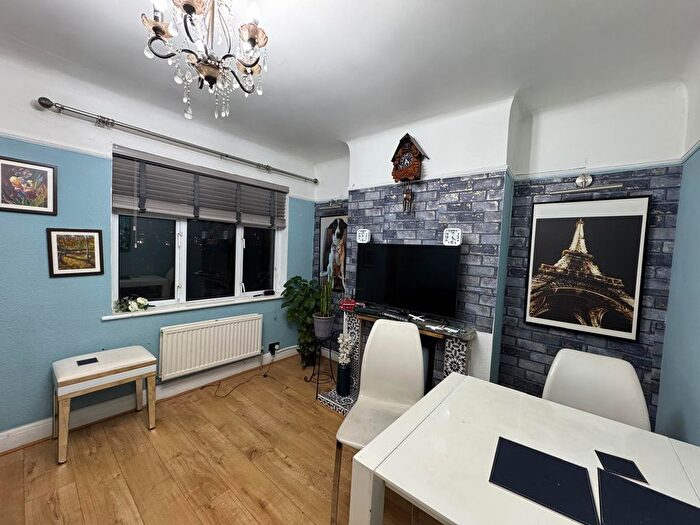 2 Bedroom Maisonette To Rent In Tanfield Avenue, London, NW2