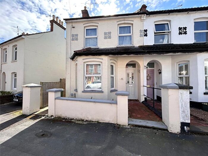 3 Bedroom Semi-Detached House For Sale In St. Georges Road, Aldershot, Hampshire, GU12