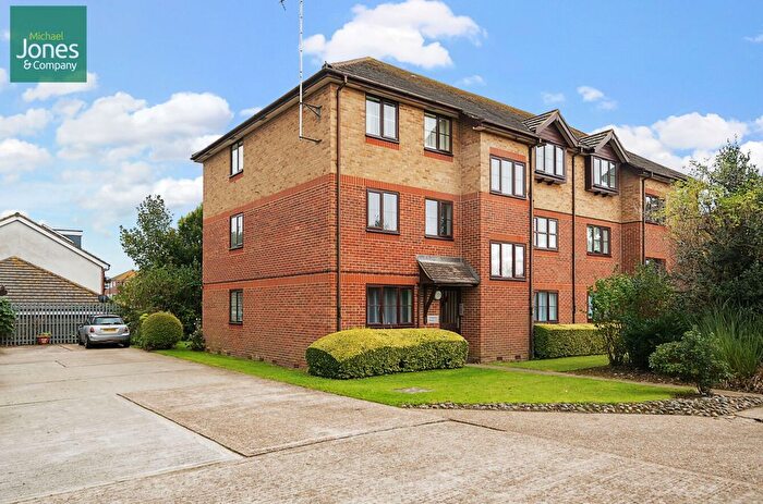 1 Bedroom Flat To Rent In Copper Hall Close, Rustington, Littlehampton, West Sussex, BN16