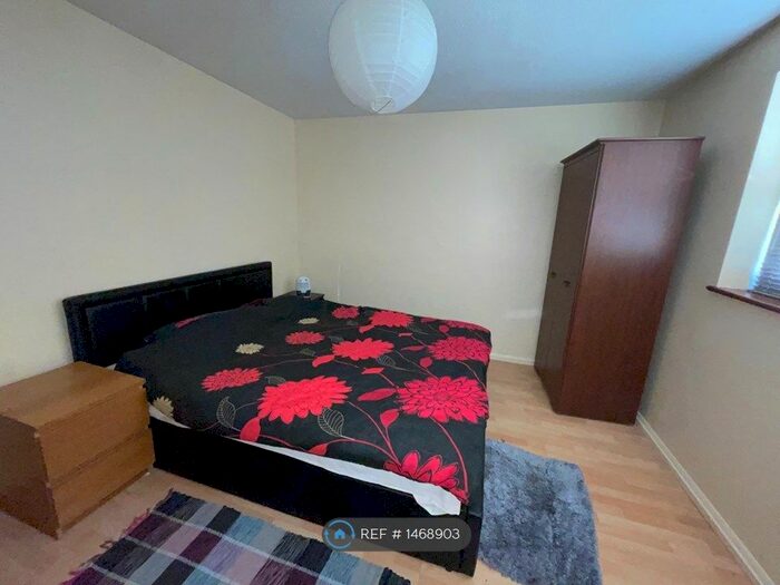 1 Bedroom Flat To Rent In Gosmore Court, London, N9