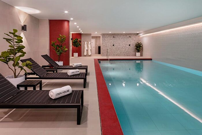 3 Bedroom Apartment For Sale In Queen's Cross, London, E16