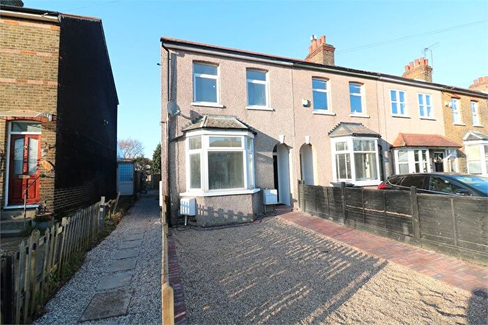 1 Bedroom Flat To Rent In Trinity Lane, Waltham Cross, EN8