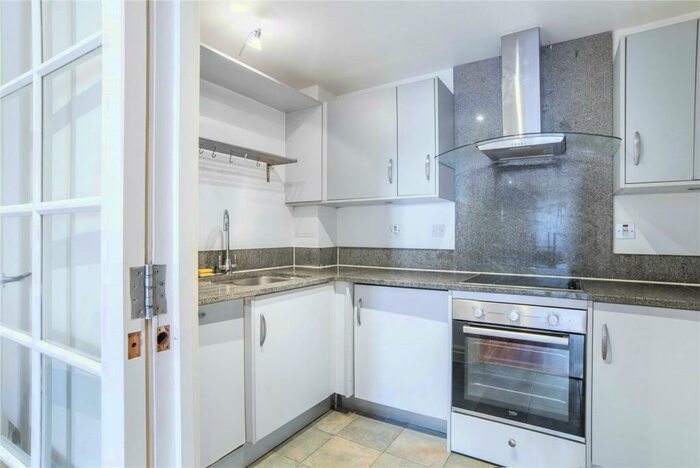 3 Bedroom Apartment To Rent In Hoxton Square, Hoxton, London, N1