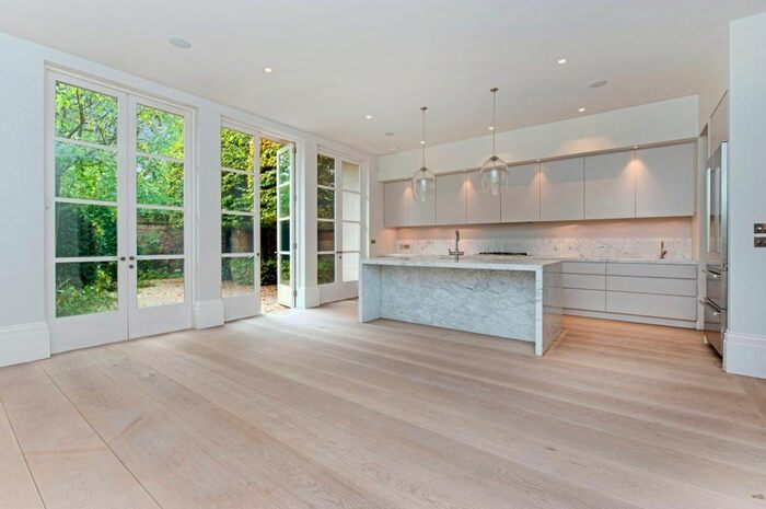 6 Bedroom End Of Terrace House To Rent In Hurlingham Road, Fulham, SW6